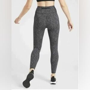 Athleta Lightning Static 7/8 Tight Black White High Rise Pockets Small